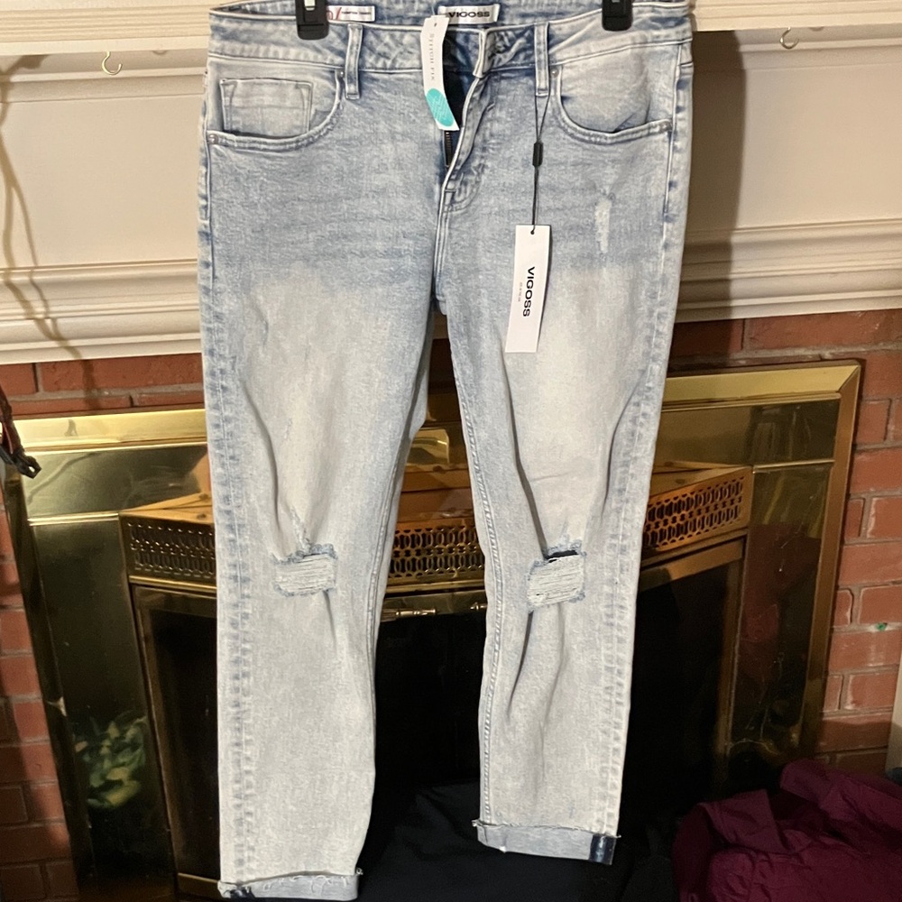 Vigoss Women's Faded Blue Cropped Jeans